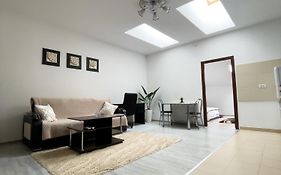 Enjoy Apartments - Central Skylight Residence